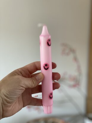 Kaars roze met roze smileys