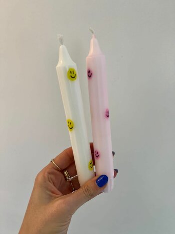 Kaars roze met roze smileys