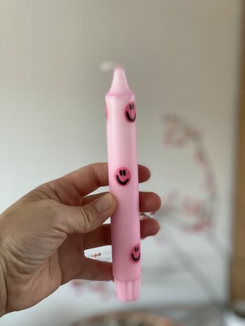 Kaars roze met roze smileys