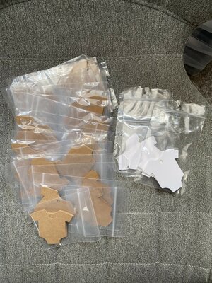 Cadeaulabels rompers kraft en wit